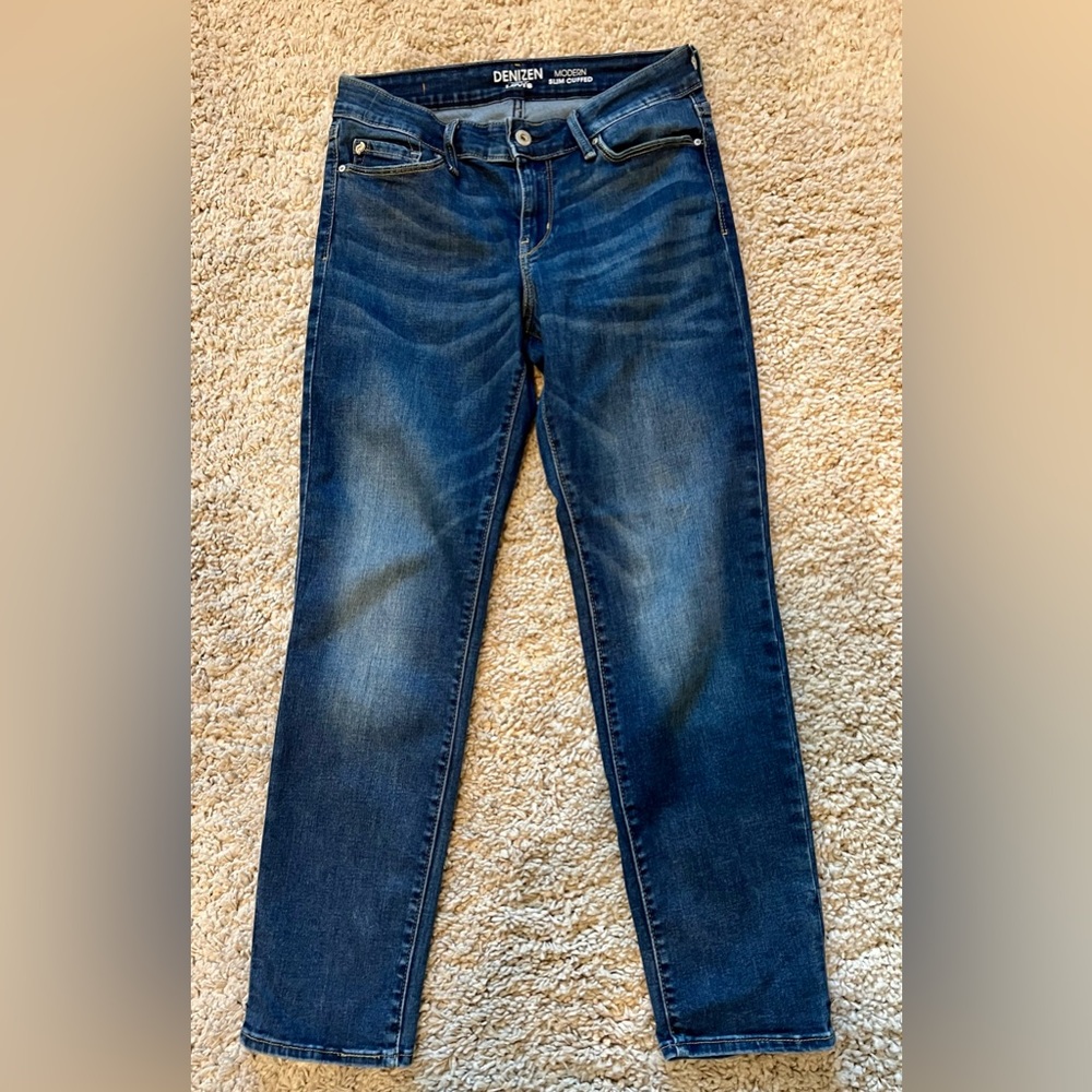 Levi’s Slim Fit Straight Legged Jeans Medium Wash Size 6